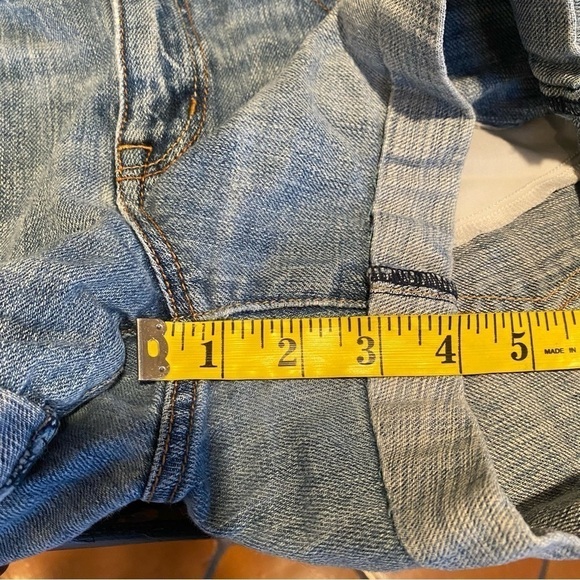 American Eagle Cuffed Shorts Womens Denim Blue Distressed 4” Inseam Size 4 - Picture 6 of 6